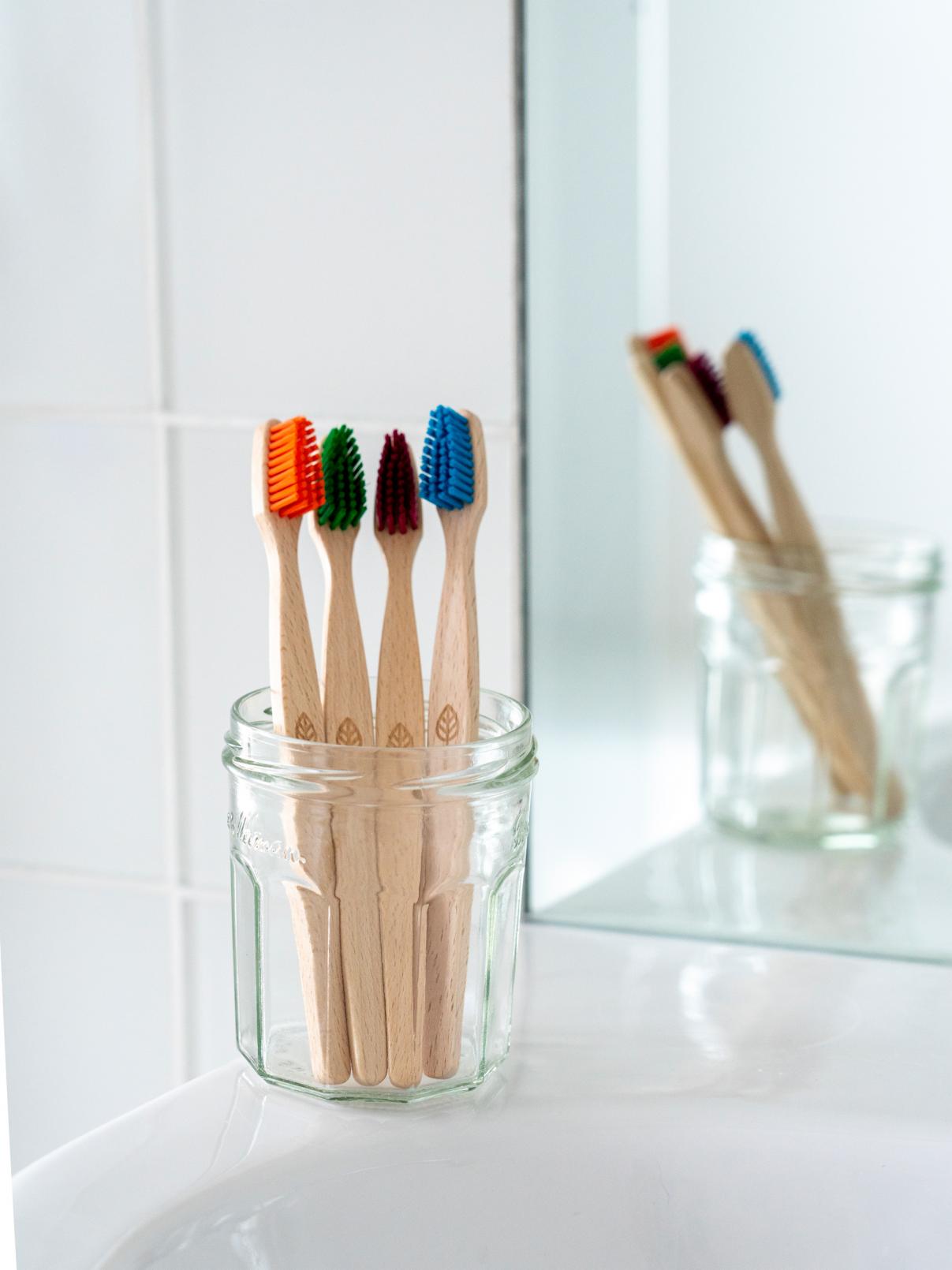ecoLiving 100% Plant Based Toothbrush Adult Medium Blue
