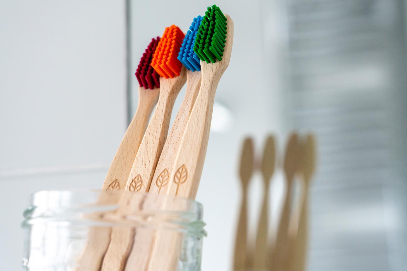 ecoLiving 100% Plant Based Toothbrush Adult Medium Orange